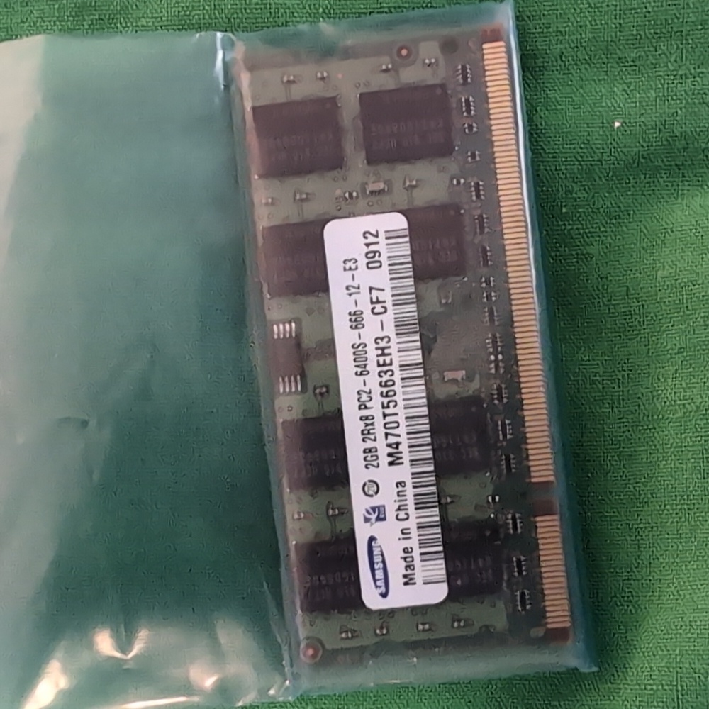 Samsung 2GB 2Rx8 PC2-6400S-666-12-E3 DDR2 SDRAM Laptop Ram